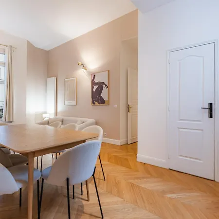 Modern Air-conditioned Arc De Triomphe Apartment Paris