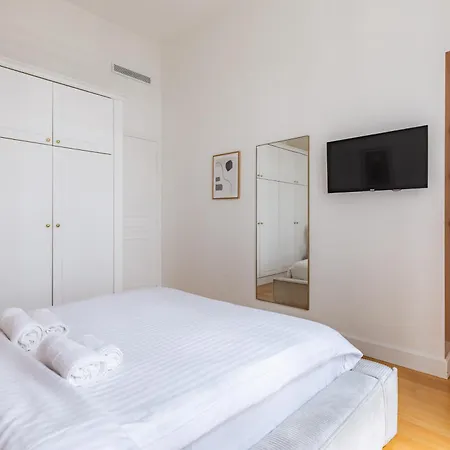 Modern Air-conditioned Arc De Triomphe Apartment