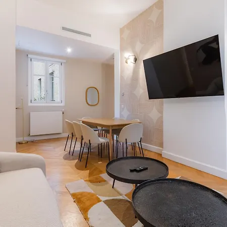 Modern Air-conditioned Arc De Triomphe