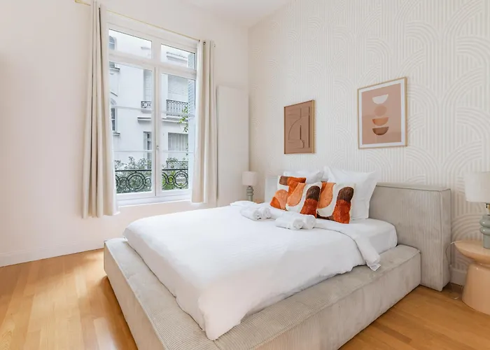 Modern Air-conditioned Arc De Triomphe * باريس