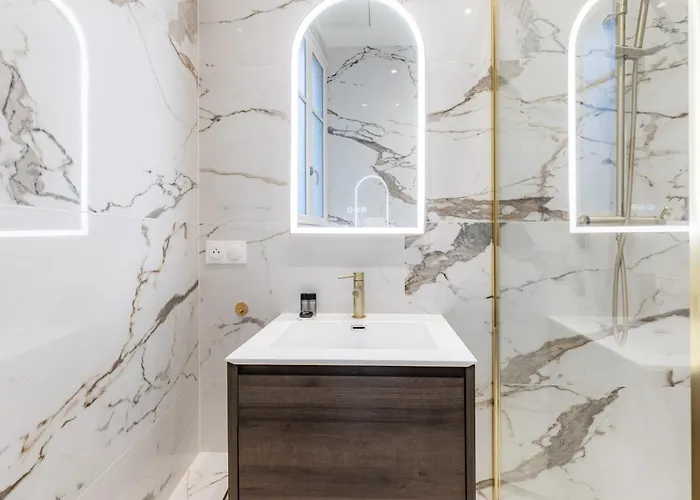 Modern Air-conditioned Arc De Triomphe