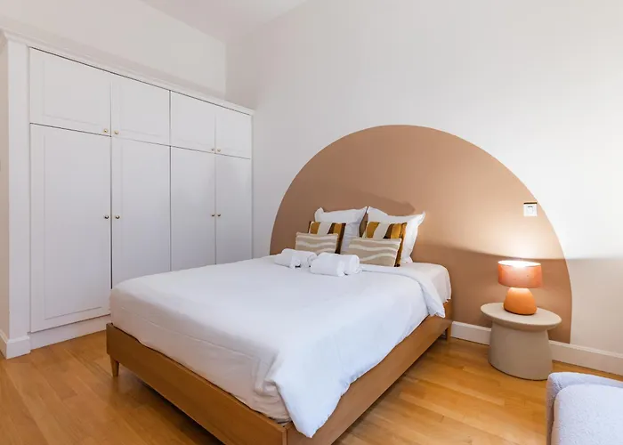 Modern Air-conditioned Arc De Triomphe *