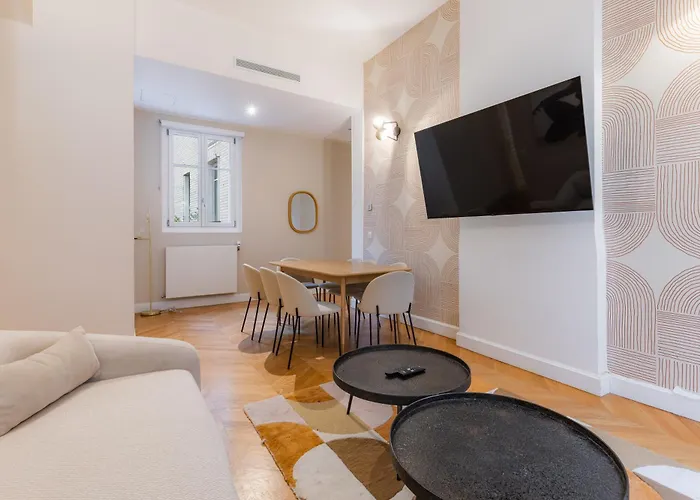 Modern Air-conditioned Arc De Triomphe