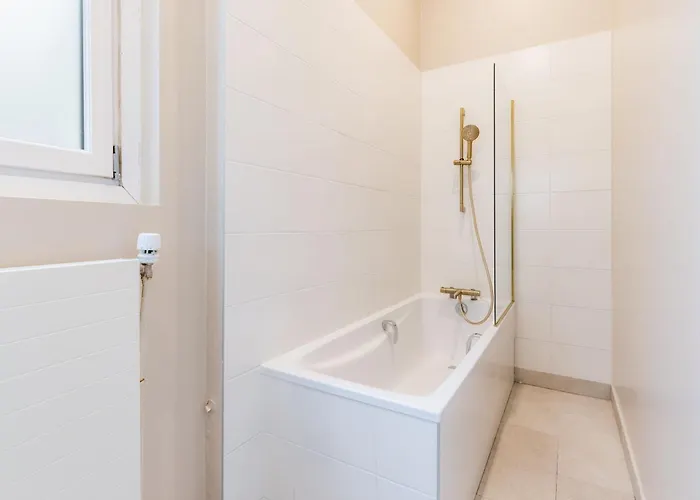 Modern Air-conditioned Arc De Triomphe