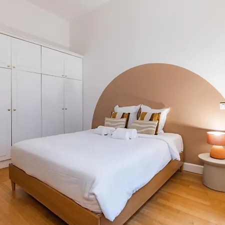 Modern Air-conditioned Arc De Triomphe *